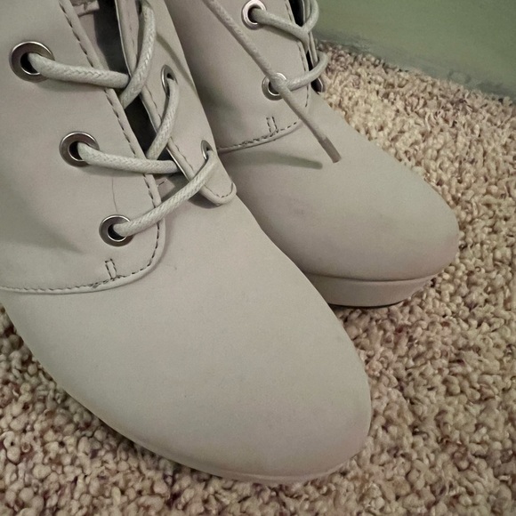 🐦 Light Grey Laceup Ankle Boots - Picture 7 of 8